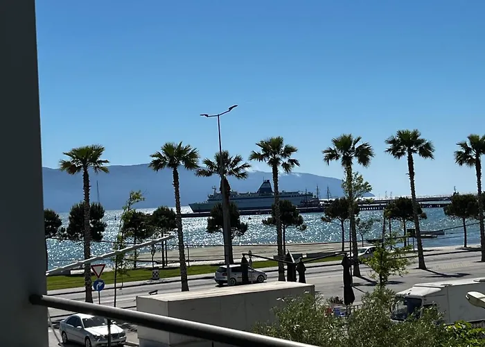 Laura Con Vista Lungomare Lägenhet